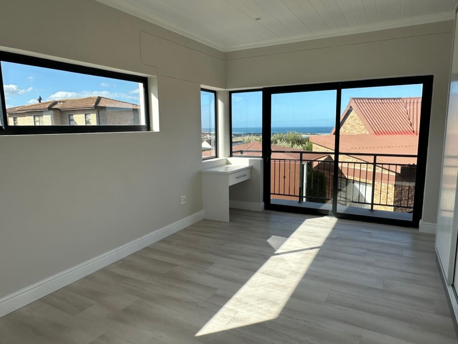 5 Bedroom Property for Sale in Stilbaai Wes Western Cape